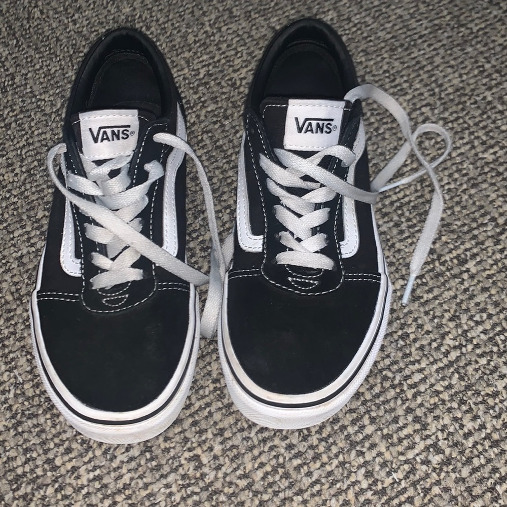 Kids sneakers. Black & White. Unisex size 3